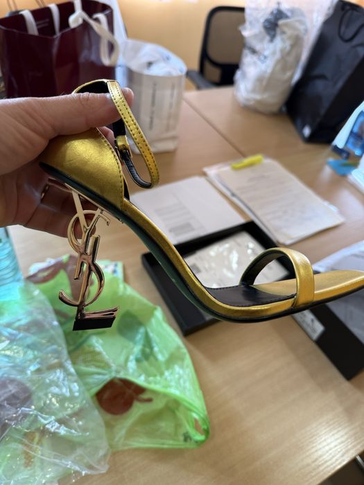 Yves Saint Laurent обувки с ток чисто нови