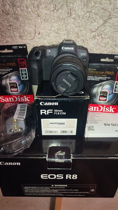 Foto Video aparat CANON EOS R8