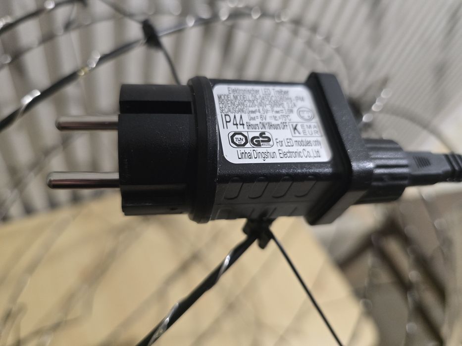 Голяма Коледна LED Светеща Топка!