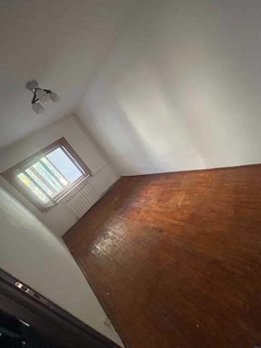 Apartament cu 2 camere-decomandat.
