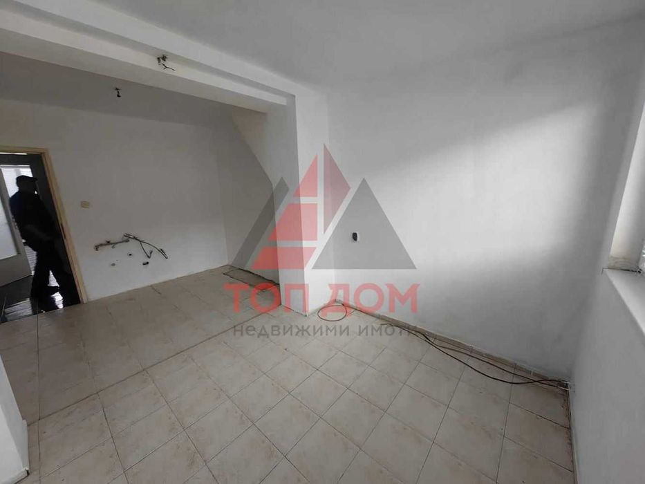 Продава се Многостаен апартамент в Варна, Зимно кино Тракия - 140 кв.м за 1036 €/кв.м - Снимка #3