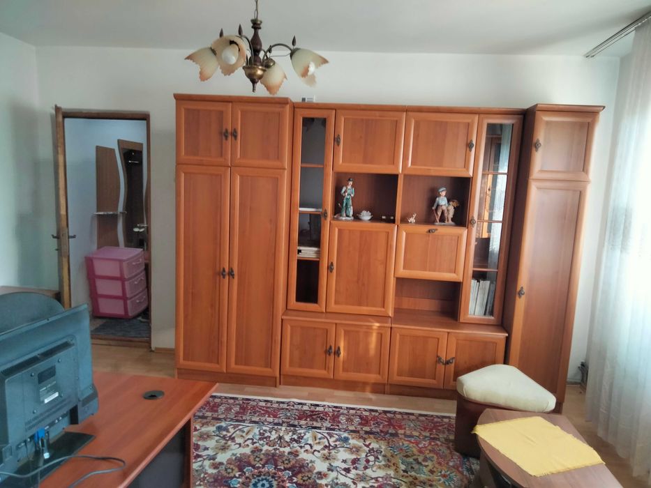 Închiriez apartament 2 camere etaj 3 strada Artarilor
