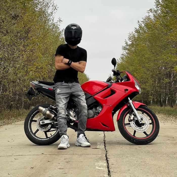 Motocicleta Honda CBR125R Urgent‼️