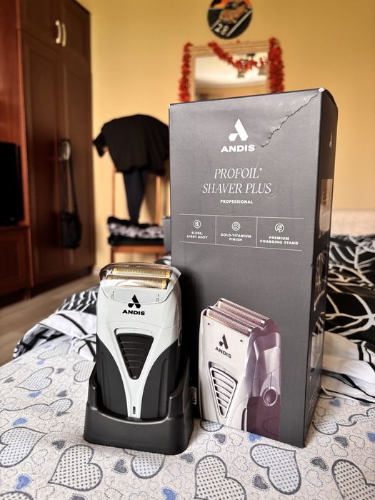 Shaver profesional Andis ProFoil Shaver Plus – Stație + Cutie, ca nou