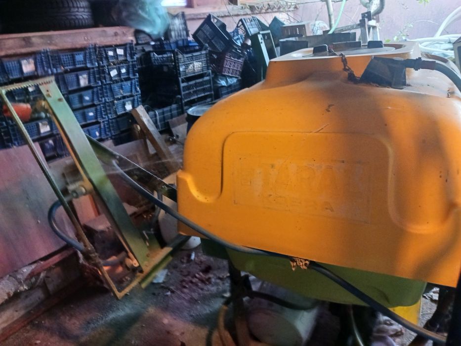 Продавам пръскачка Taral Kobra 400l.