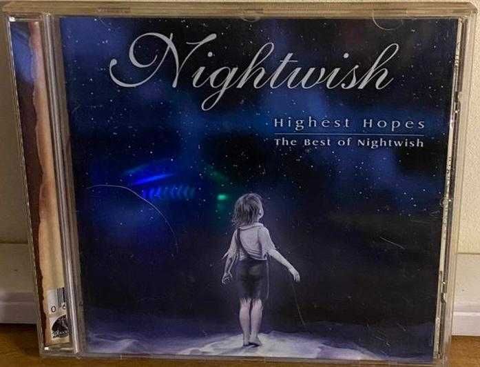 Спешно! колекцията си от CD-та на Nightwish