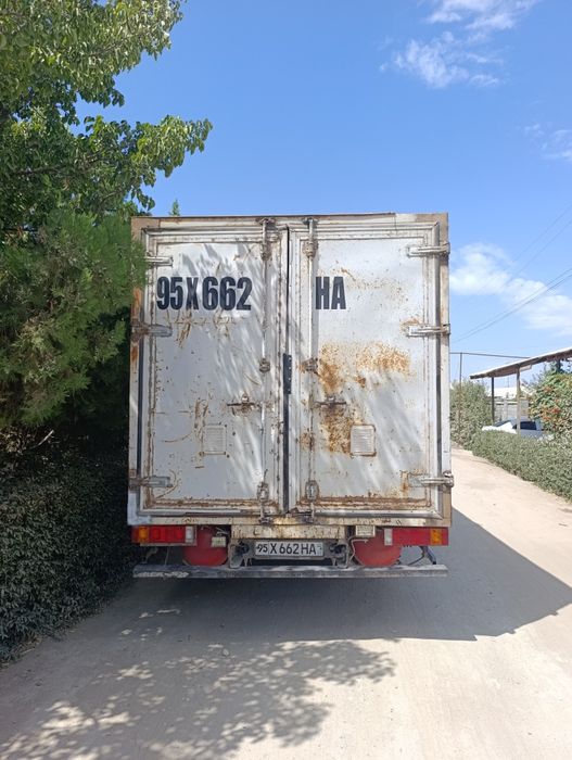 Gruzavoy    Isuzu