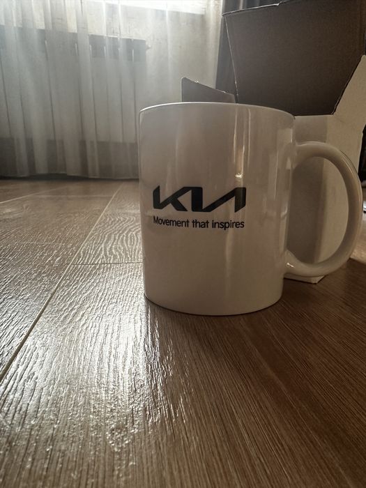 кружка с логотипом Kia