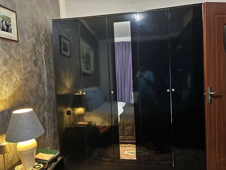 mobila dormitor,dulap plus 2 noptiere si comoda