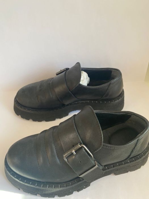 Продаю обувь почти  новые