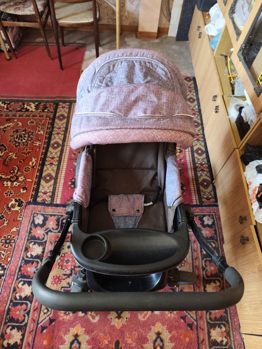 Продаётся коляска состояние смотрите по фото.