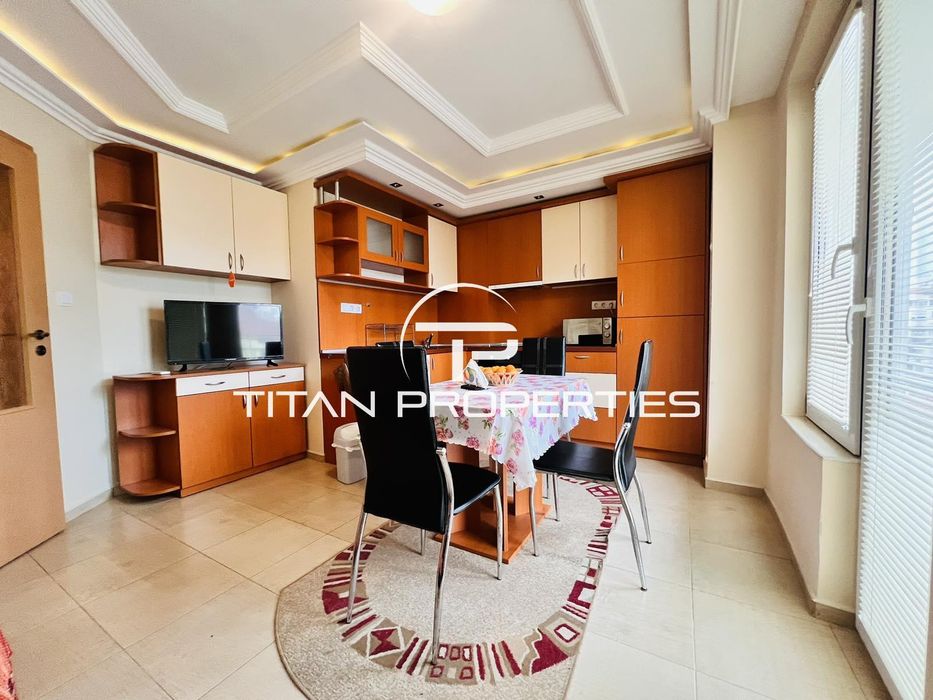 Дава се под наем Двустаен апартамент в Бургас, Център - 60 кв.м за 408 € - Снимка #2