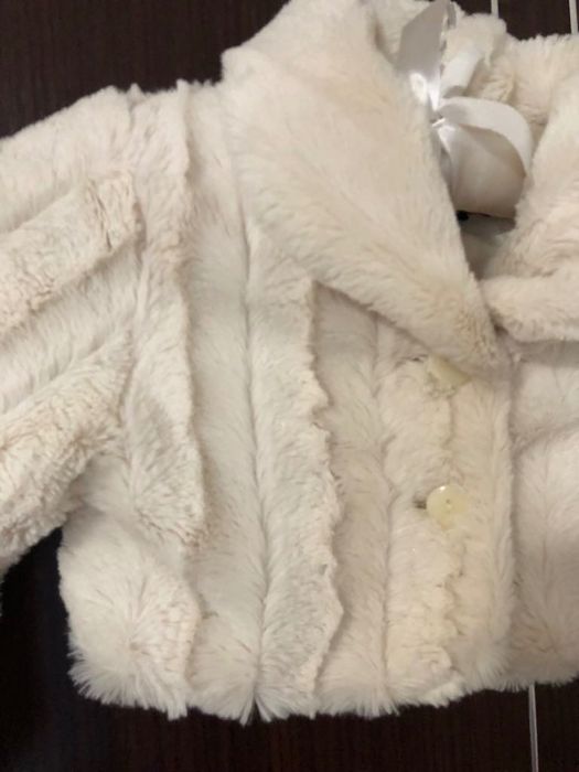 Късо палто в бял цвят