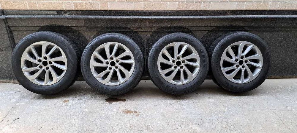 Комплект оригинал от Hyundai Tucson (R17) с шинами KUMHO Solus.
