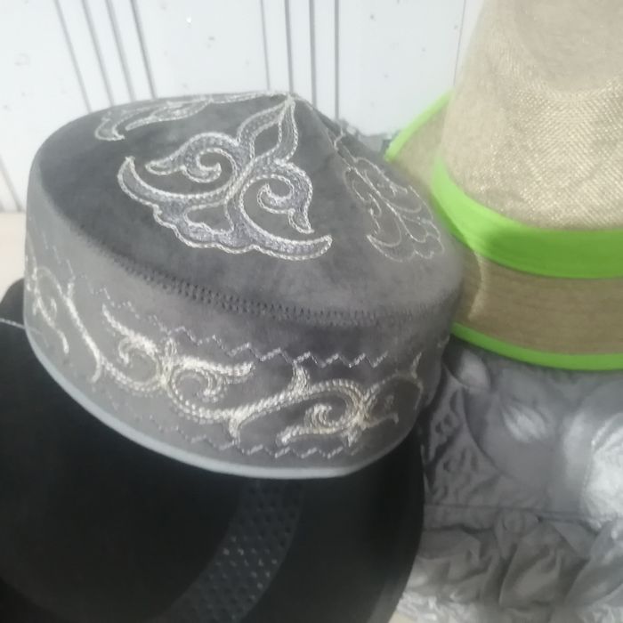 Шляпы разные. 500 тг.