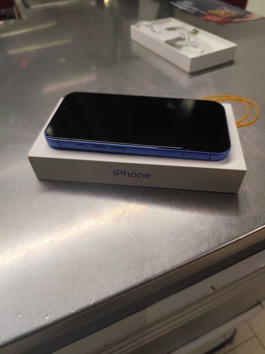 Vând iPhone 16 128 GB UltraMarine 5g