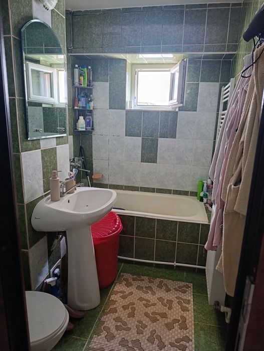 Vând apartament situat central