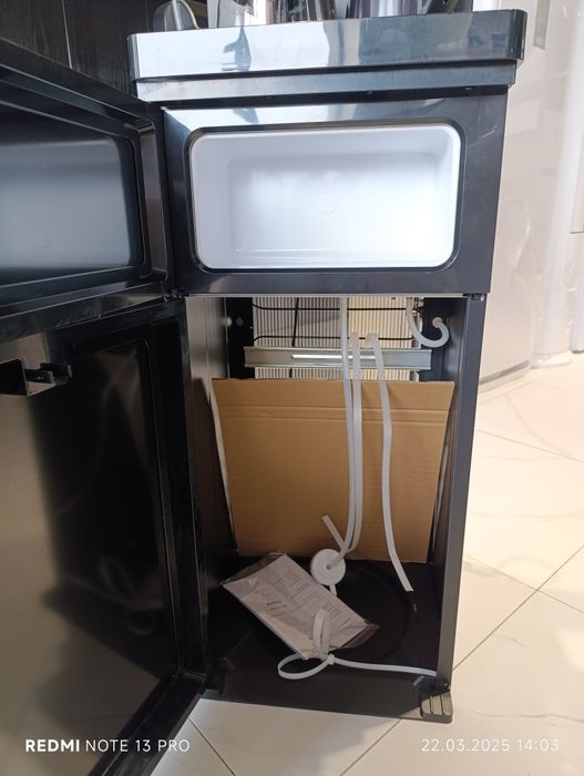 Куллер для вода чайником и компрессоров