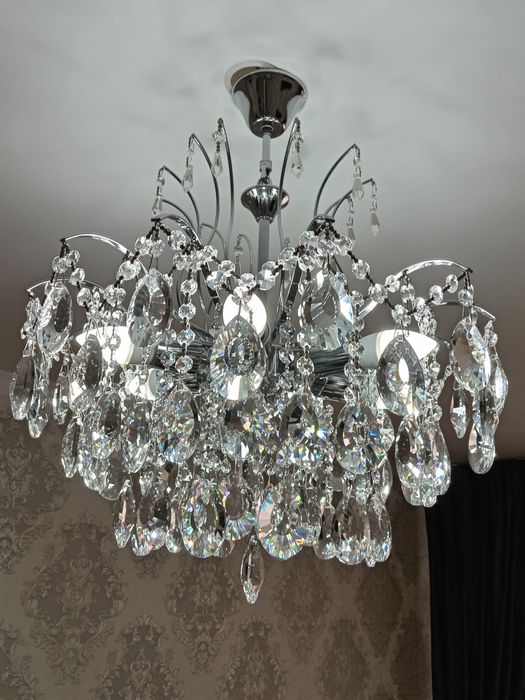 Продаётся люстра