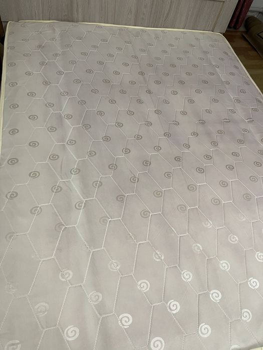 Двухспальная кровать