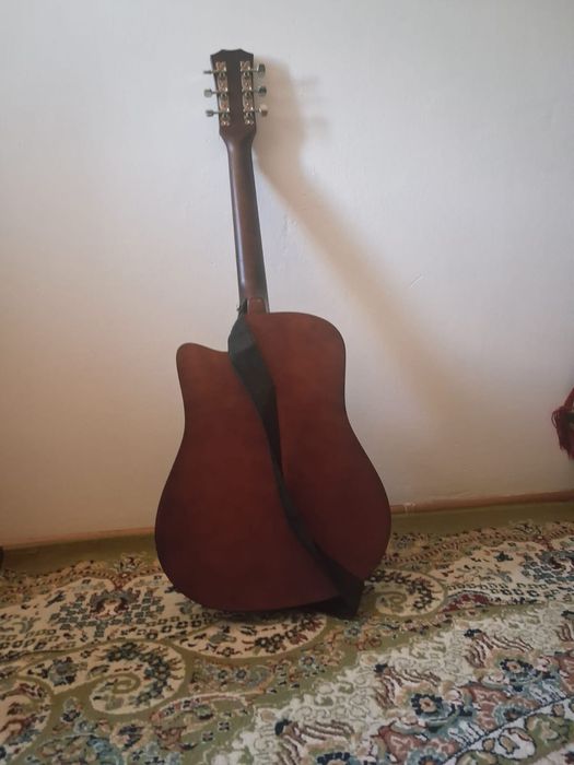 Продам гитару в отличном состоянии