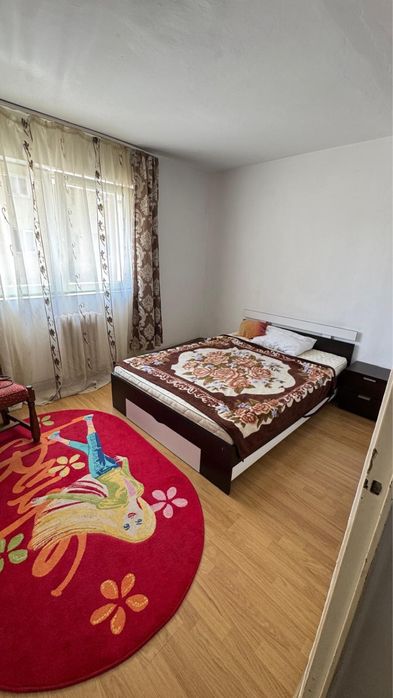 Inchiriez Apartament etaj 2