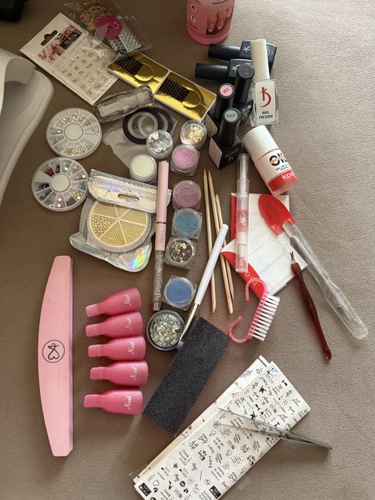 Комплект за маникюр / декорации