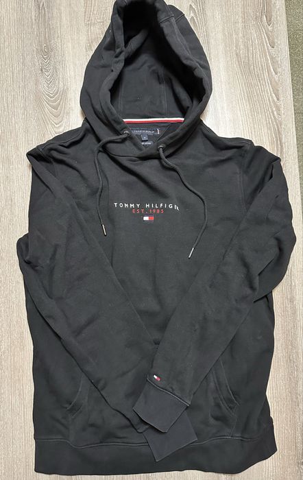 Суитчъри Calvin Klein ; Tommy Hilfiger