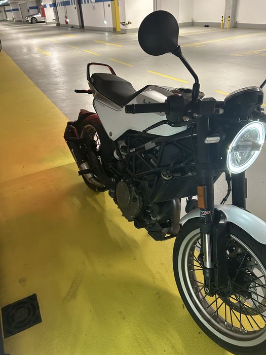 Husqvarna Vitpilen 401 cumpărată nouă în mai 2023, doar 1.554 km