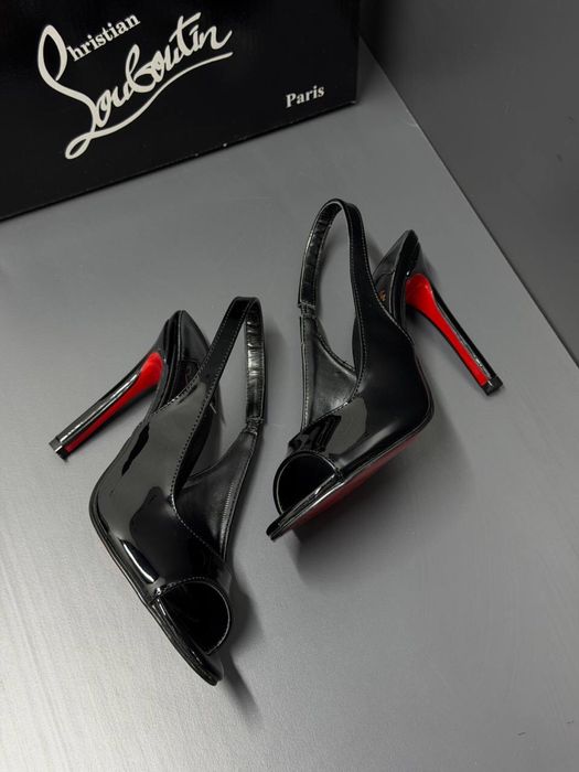 Pantofi Louboutin noi