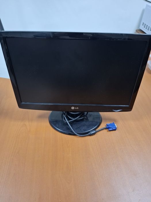 Монитор LG 19 дюймов