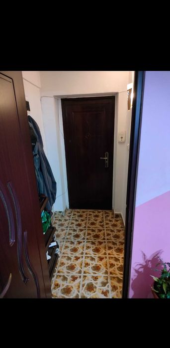 Închiriez garsoniera