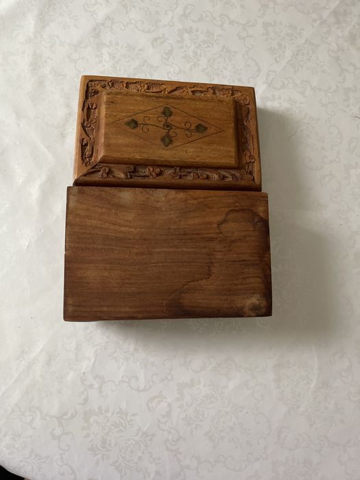 Шкатулка деревянная для украшений