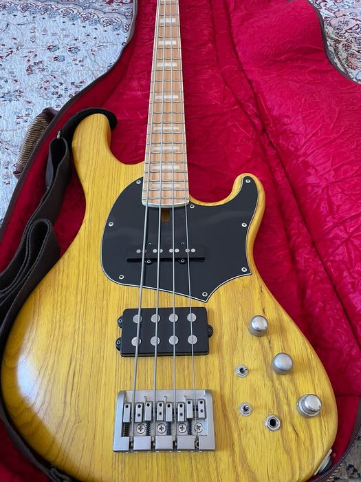 Продам бас гитару