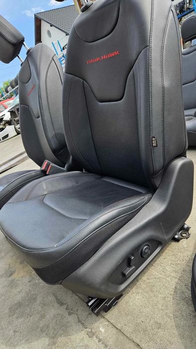 Interior trailhawk full electric jeep compass 2 facelift dupa 2020