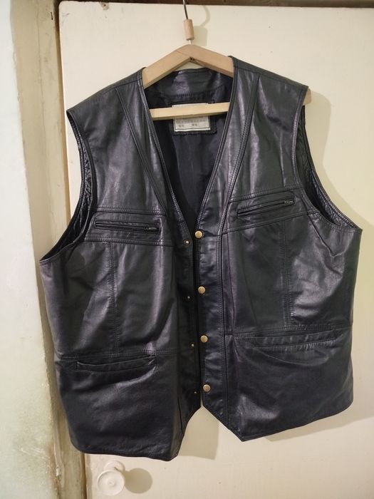 Продам кожаные безрукавки.