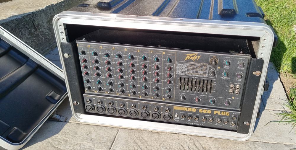 Statie cu mixer peavey xrd680 plus