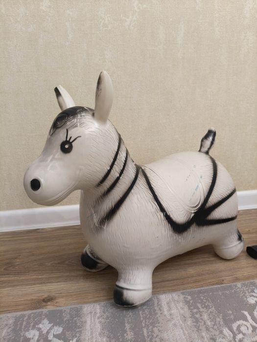 Продам игрушку резиновую Ослик