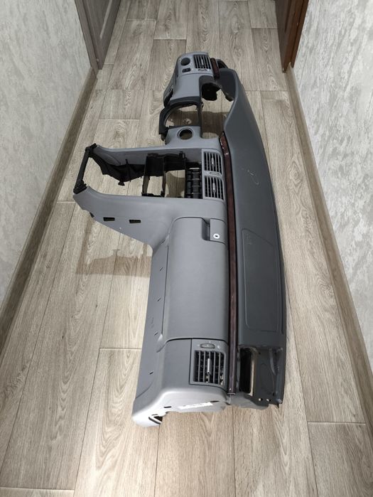 Панель Мерседес 210