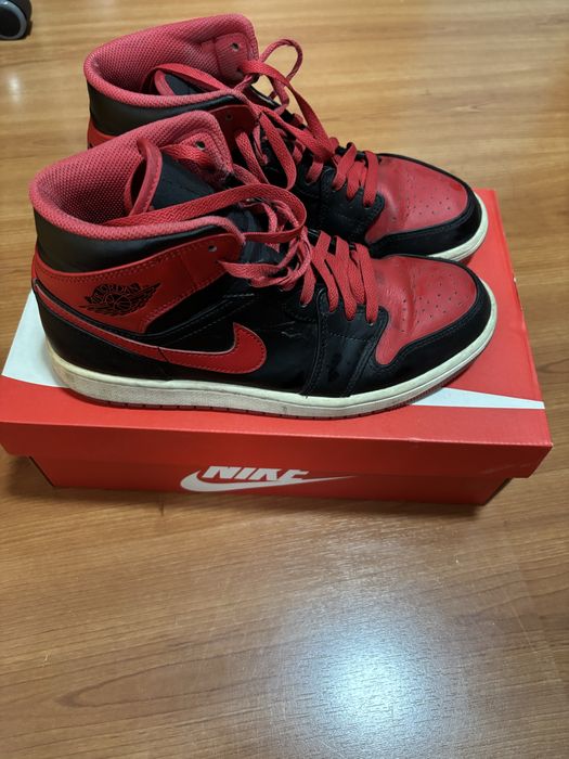 Jordan 1 mid black and red