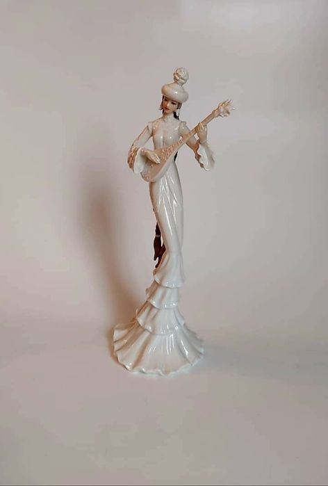 Статуэтка "Казашка с домброй ЭКСКЛЮЗИВ!