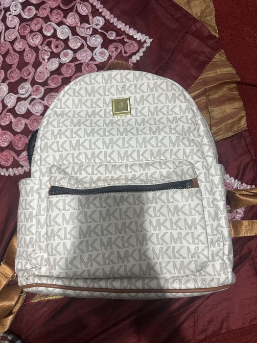 Продаеться рюкзак Michael Kors
