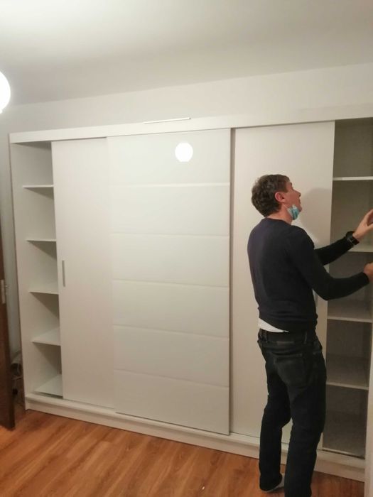 montaj mobila livinguri dulapuri paturi etajere birou comode canapea