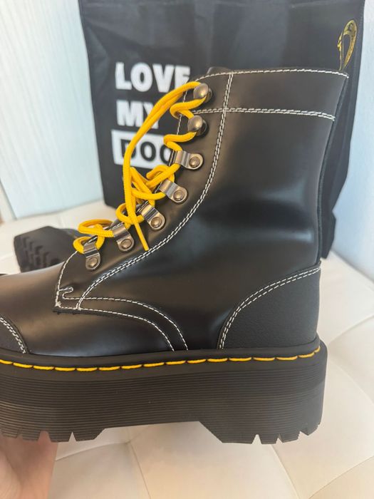 Vand bocanci Dr.Martens!