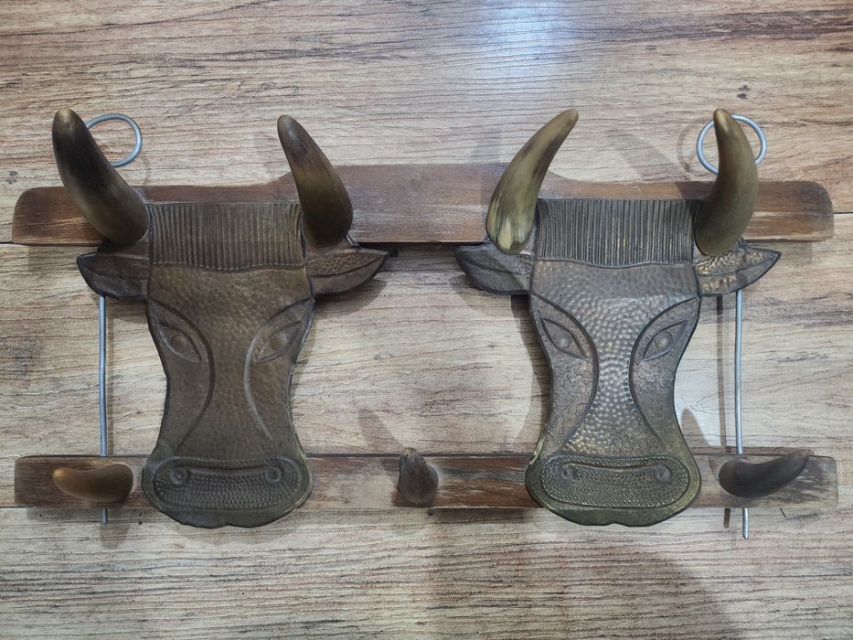 Вешалка с рогами животных
