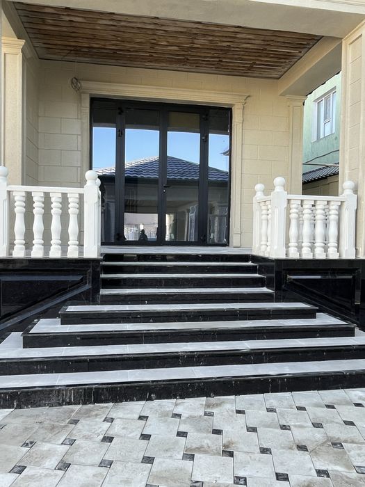 Балясины из натурального камня цвета белый жемчуг