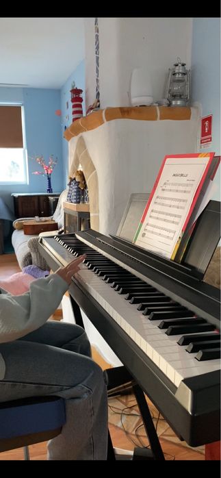 Predau lecții de pian pentru începatori 100 lei