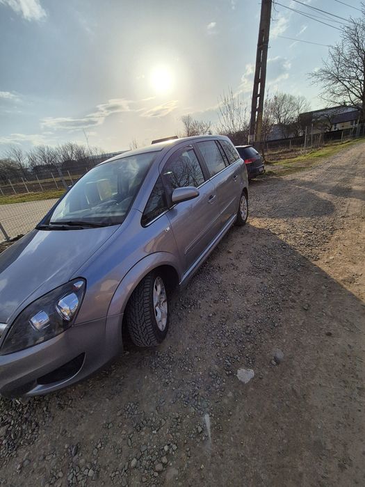 Vând Opel Zafira 2009