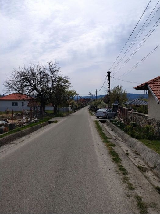 Teren intravilan 3700 mp curent, asfalt, priveliște de vis și liniște