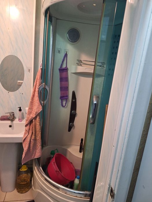 Душевая кабина угловая